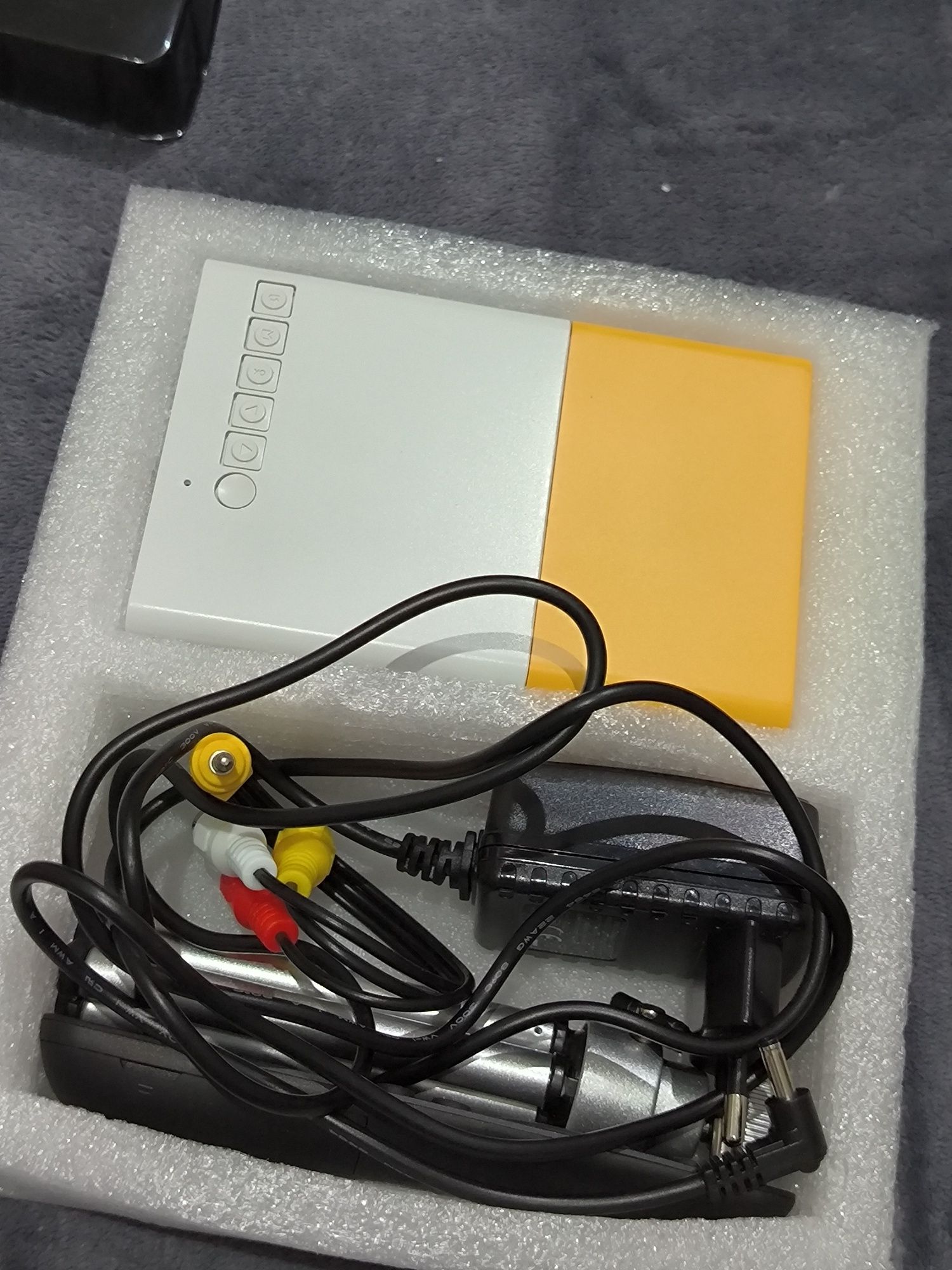 Pack projetor Led + consola com jogos retro