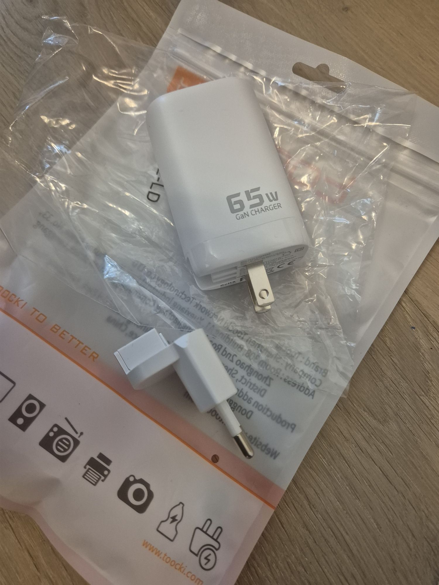 3арядний блочьок (зарядка) Тoocki 65W GaN USB-С.