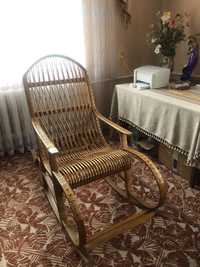Плетене крісло -гойдалка