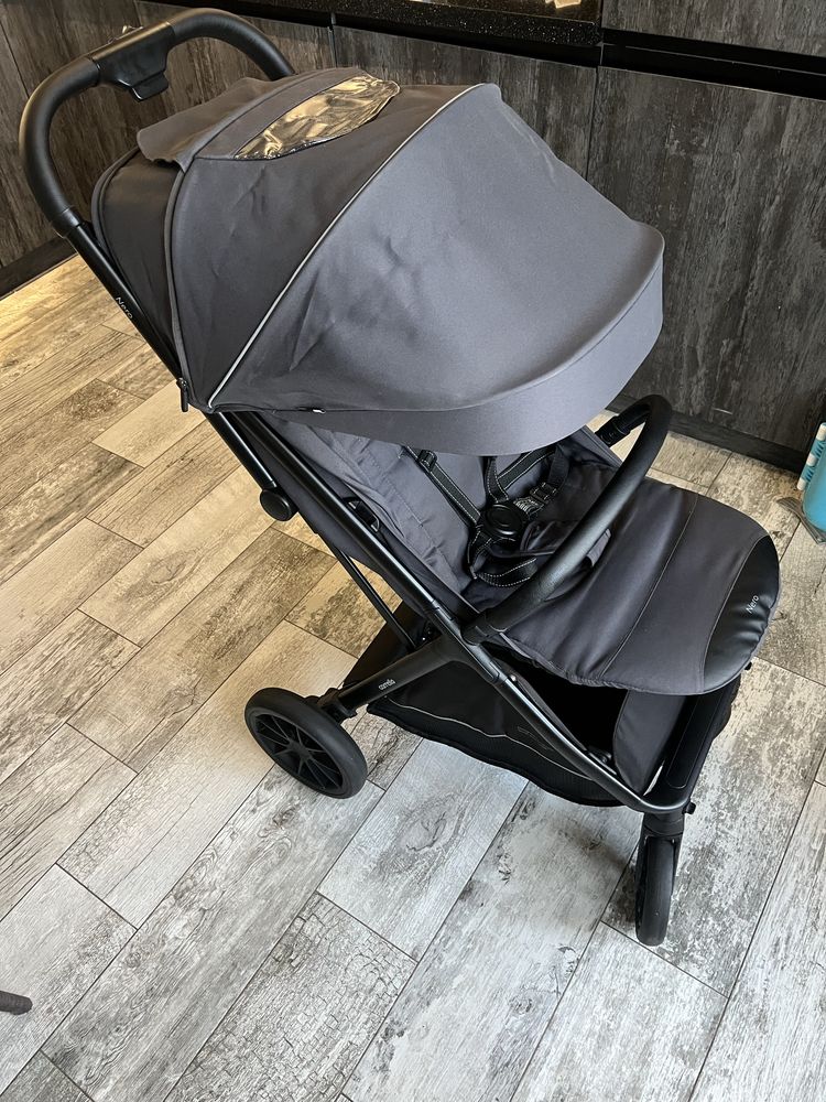 Прогулянкова коляска Carrello nero