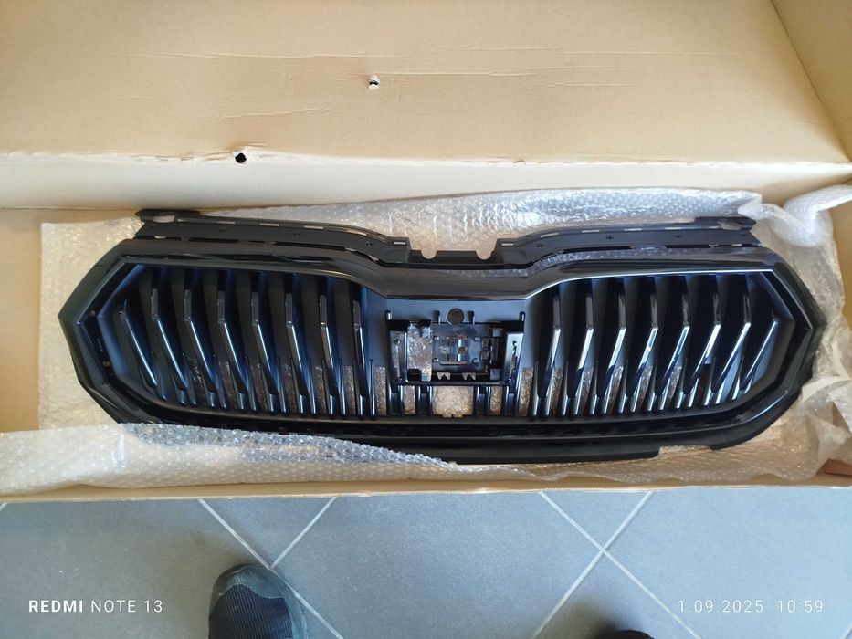 Fabia 4 Grill Atrapa 6VA.853.653 Nowa czarna