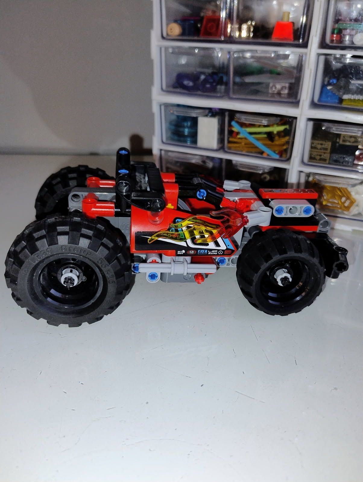LEGO Technic 42073 Czerwona wyścigówka