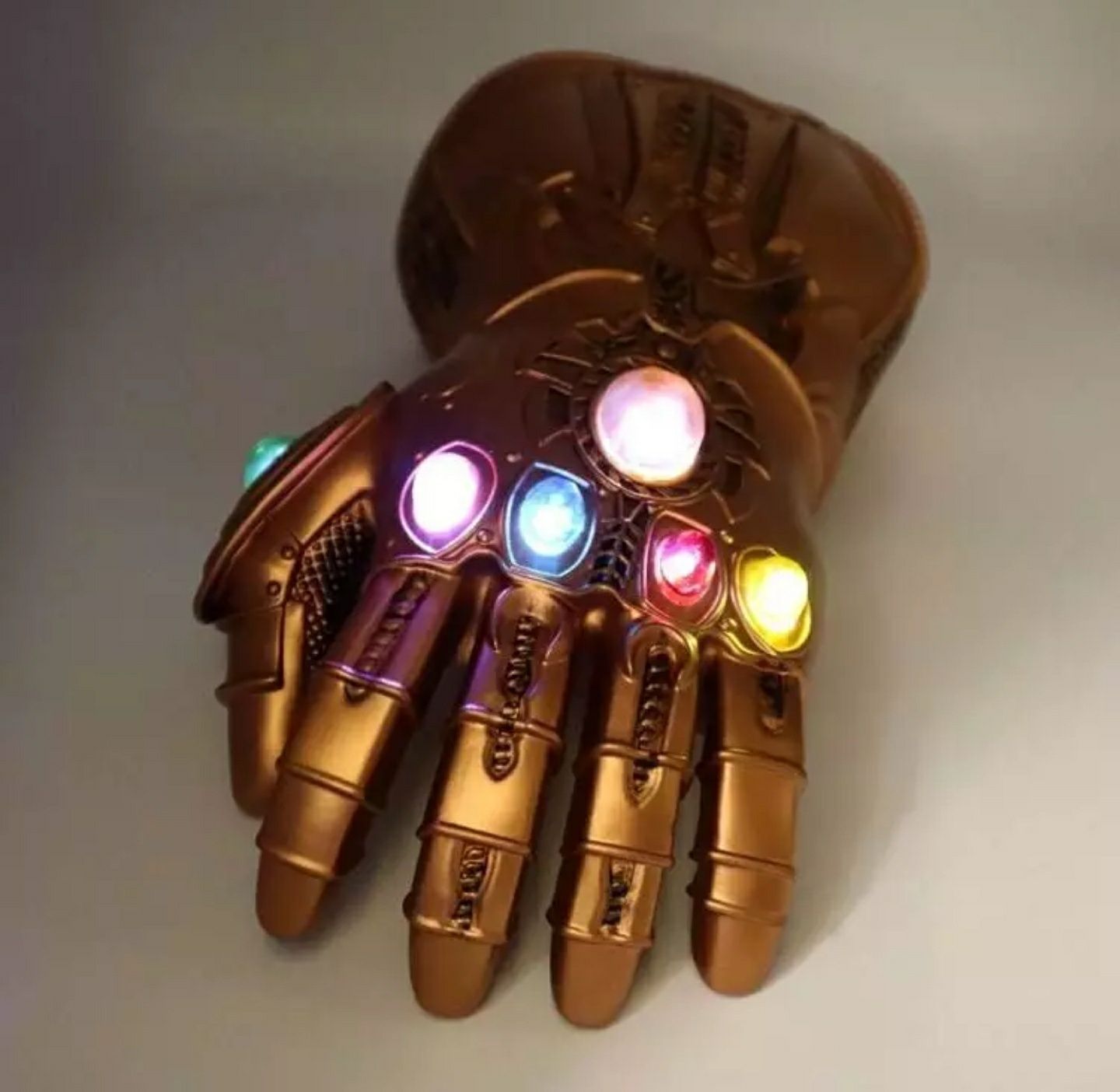 Máscara Thanos e Infinity Gauntlet