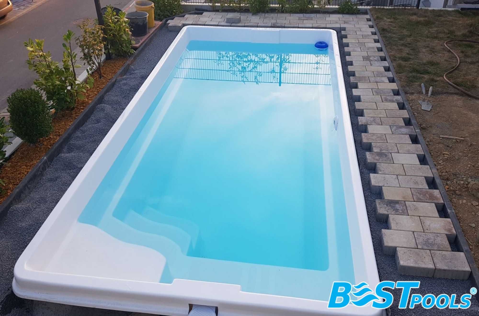 Basen poliestrowy marki Bestpools - Malediwy 7x3x1.35m z izolacją