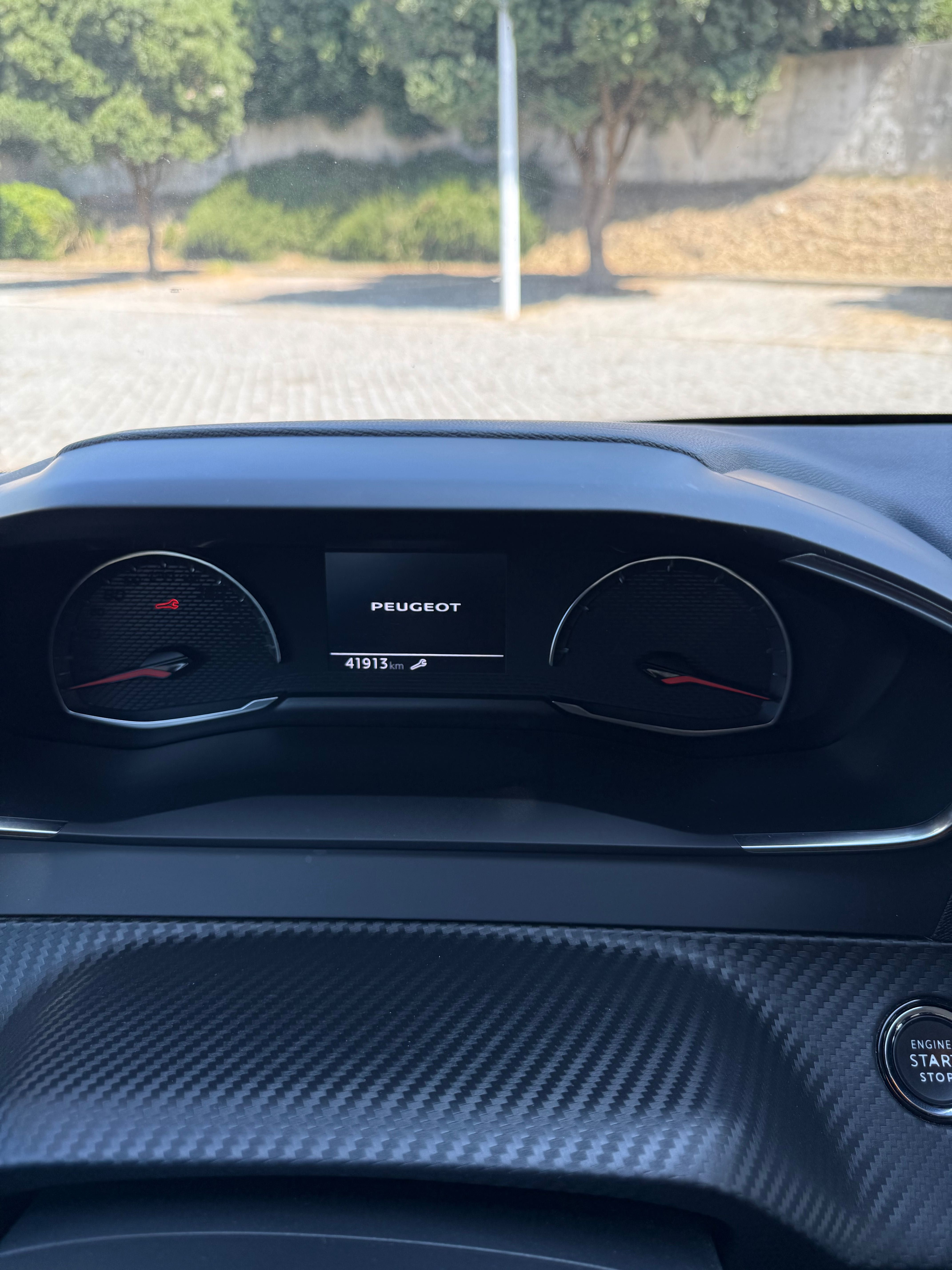 Peugeot 208 1.2 impecável