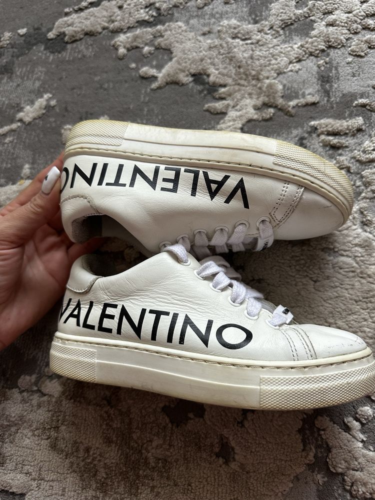 Шкіряні оригінальні кросівки Valentino