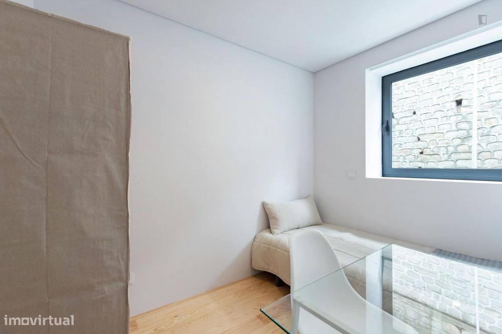 247650 - Quarto com cama de solteiro em casa...