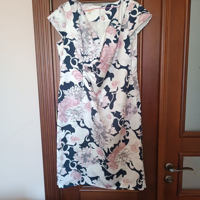 Плаття святкове  з вирізом