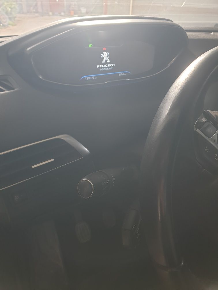 Peugeout 5008 ( inclui 4 pneus novos)