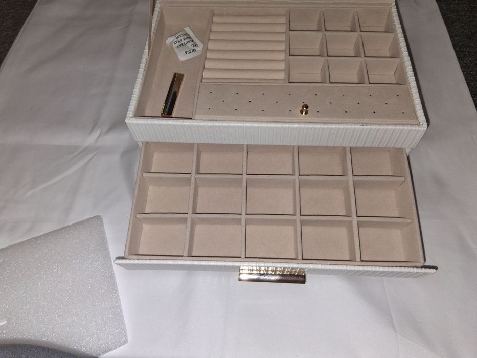 Nowa szkatułla na biżuterie