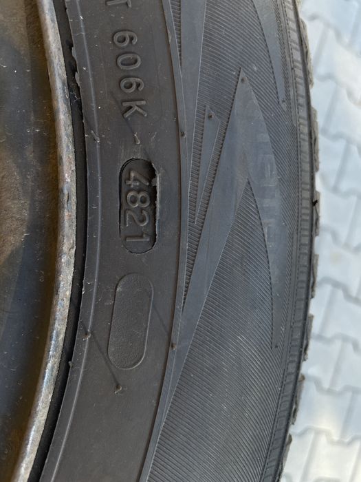Opony zimowe nokian 15” (felgi gratis)