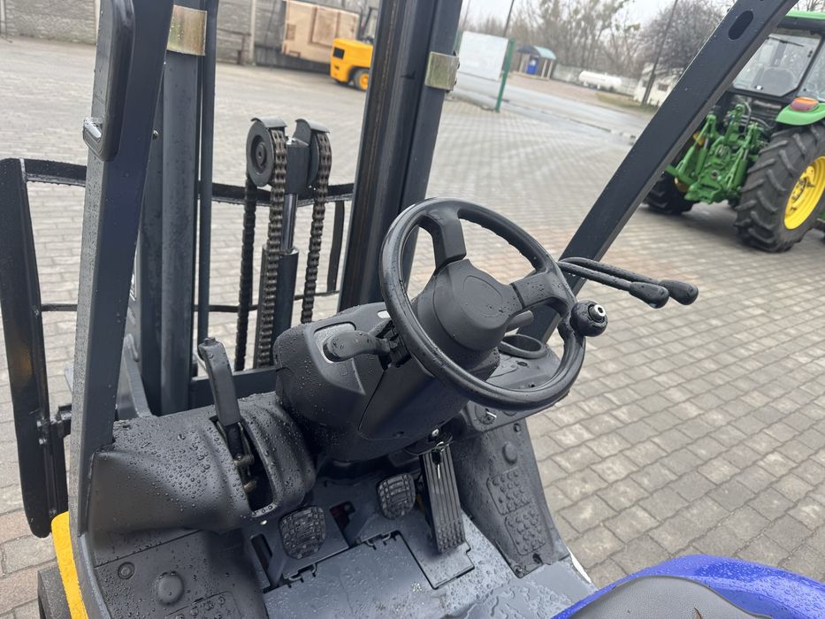 Навантажувач Komatsu FG20NT-15 погрузчик