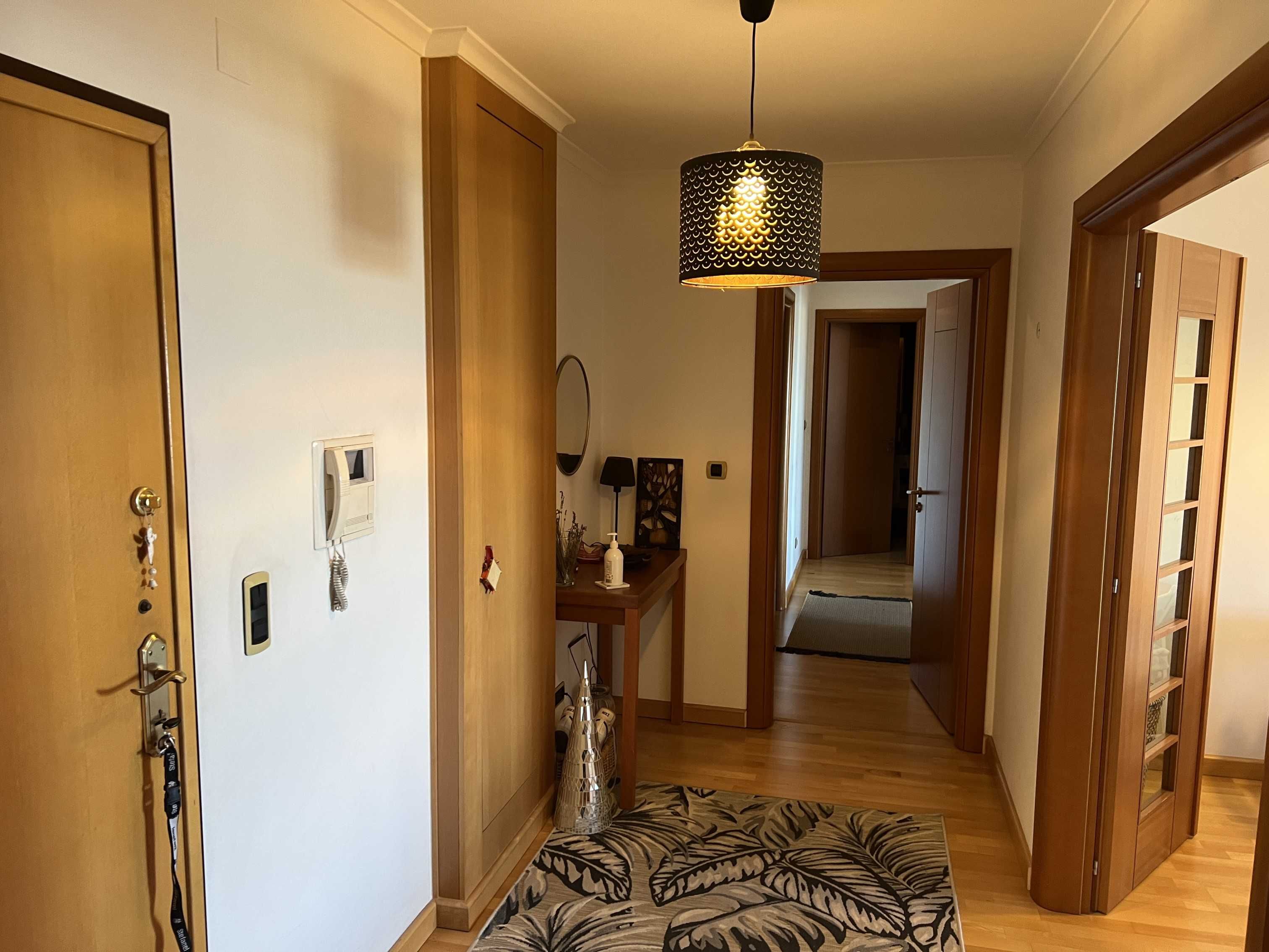 Arrendamento de apartamento t2 na Avenida República da Bulgária, 13