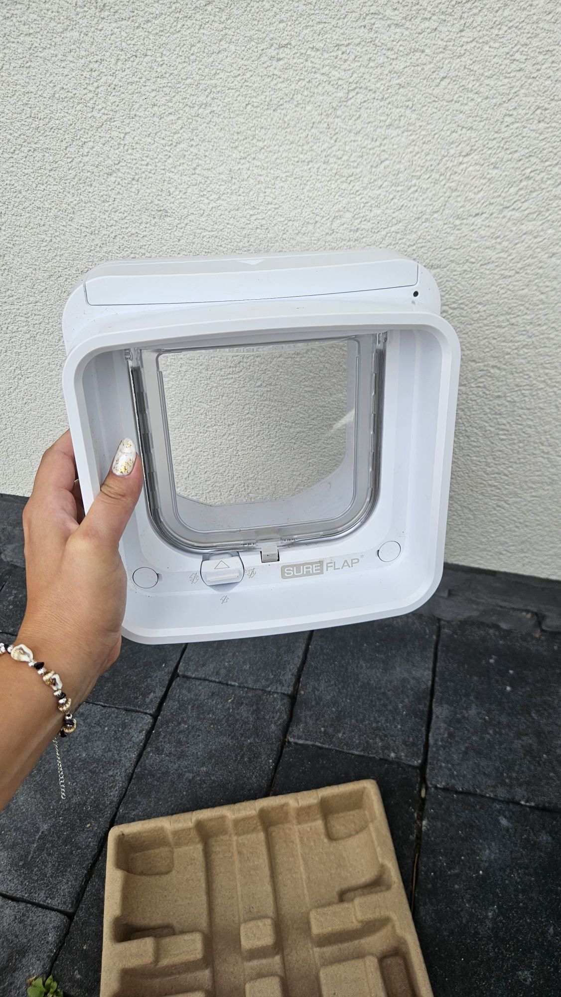 Drzwiczki dla kota z czytnikiem mikrochipów – SureFlap DualScan