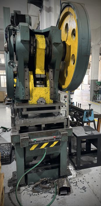 Balancé / Prensa Mecânica Exata CPE120