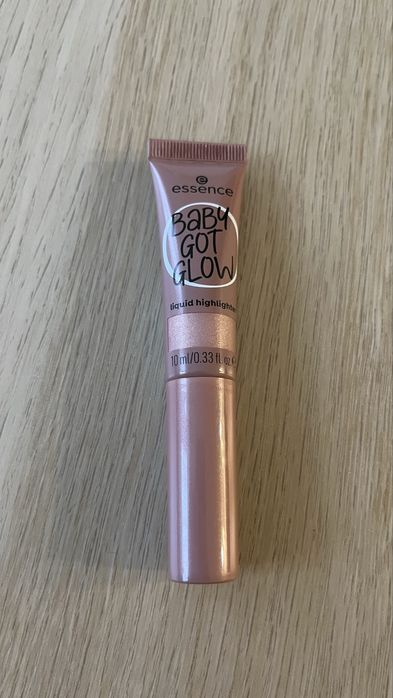 Rozświetlacz w płynie rose and shine