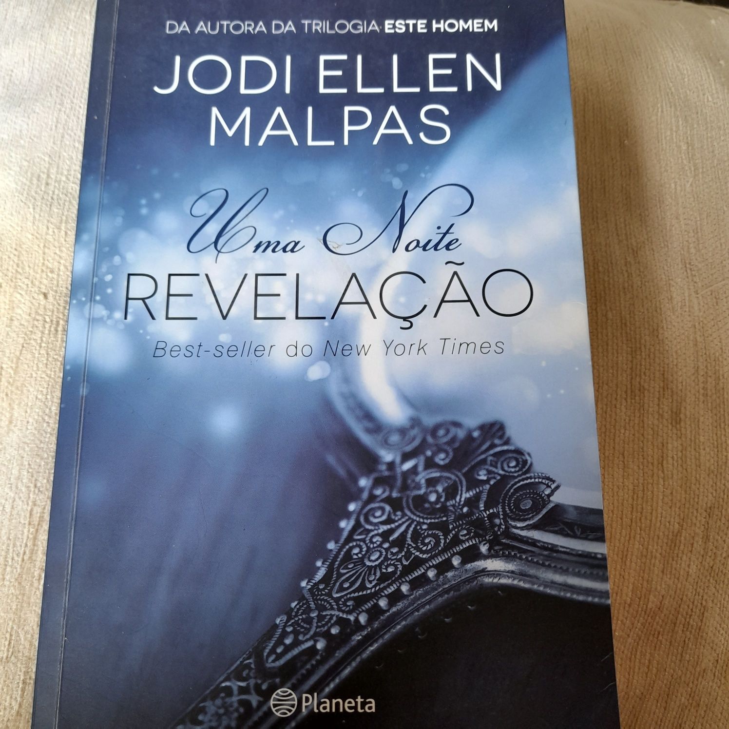 Trilogia UMA NOITE de Jodi Malpas, A promessa,  Rejeitada, Revelação