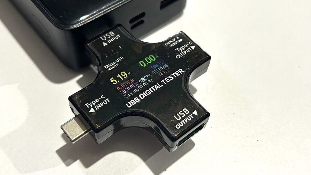 Тестер USB Atorch J7-C с графиком