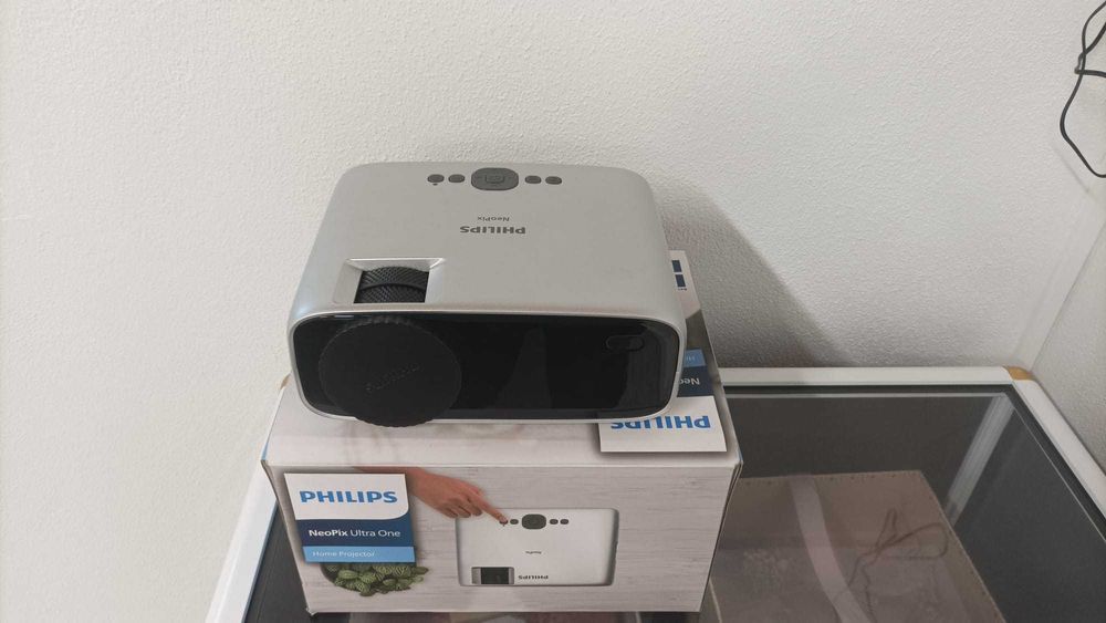 Projetor Philips Neopix Ultra One Hd Npx641 - Branco
