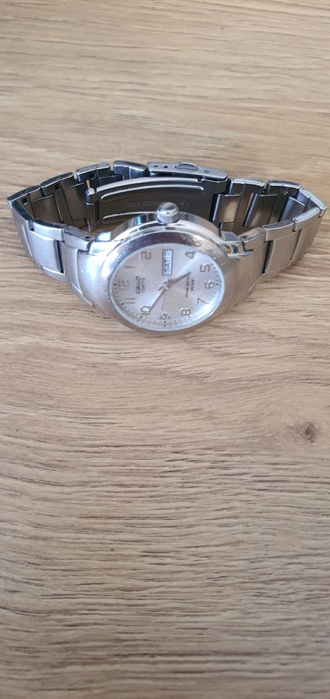 Zegarek Casio 10 lat bateria.