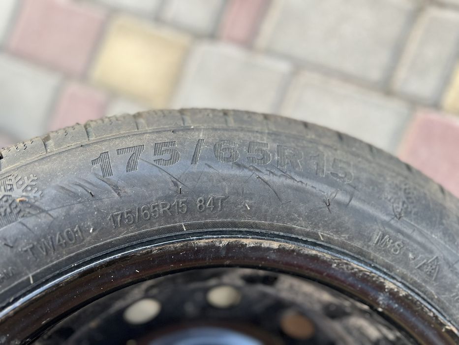 Шини з дисками (175/65/ r15) майже нові