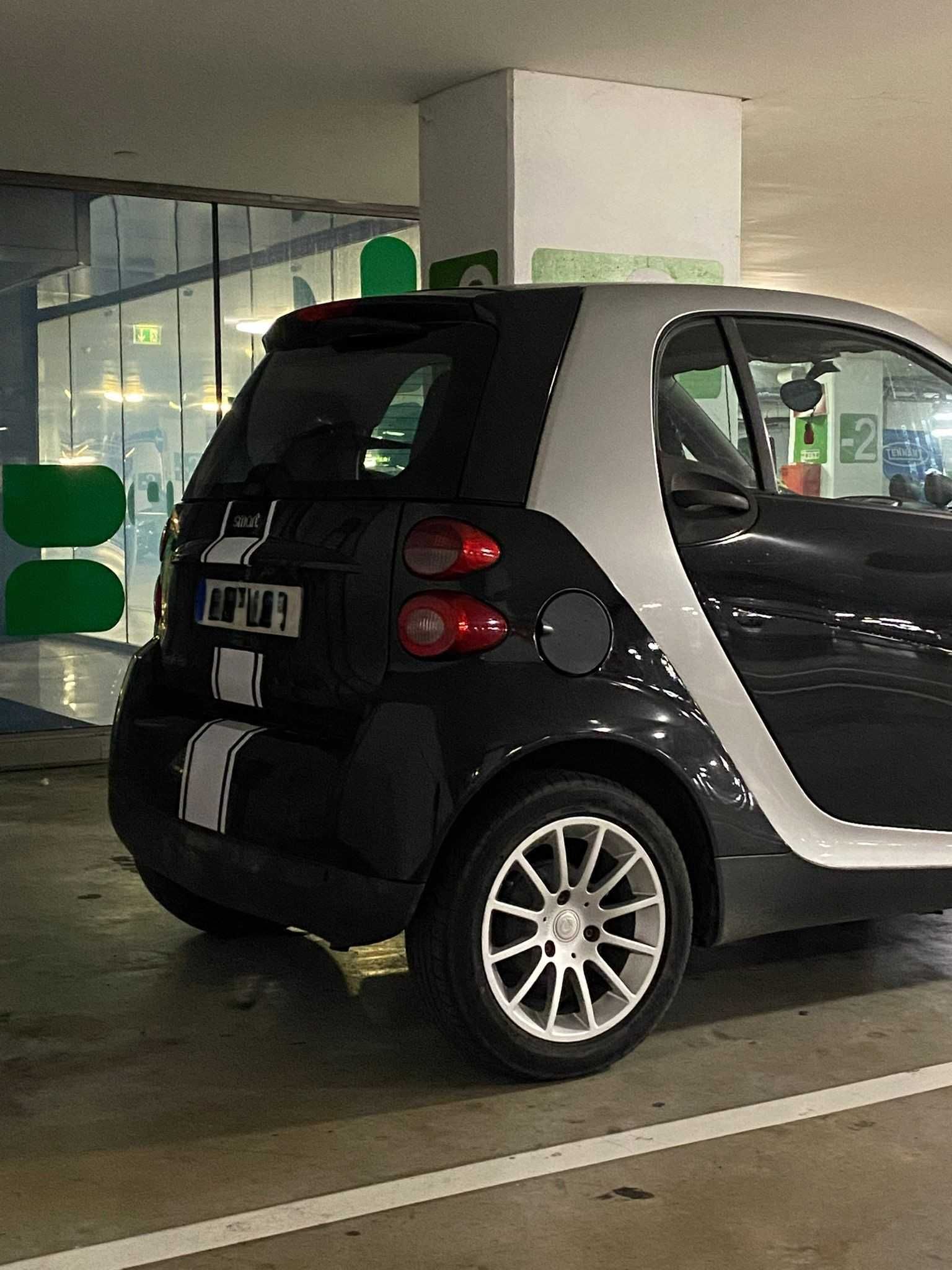 Vende-se: Smart Fortwo Estiloso