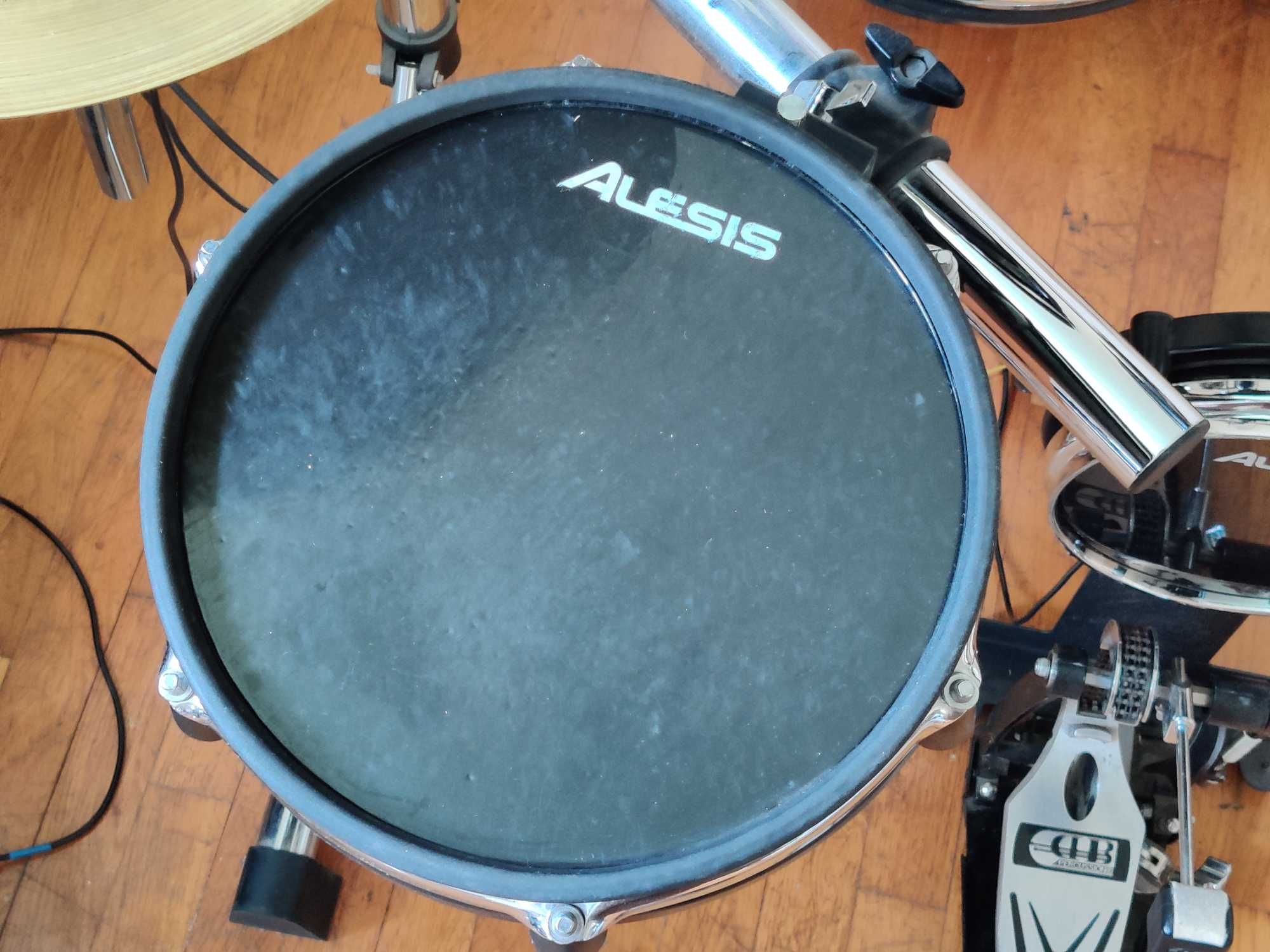 Продам электронные барабаны Alesis DM10 Pro kit