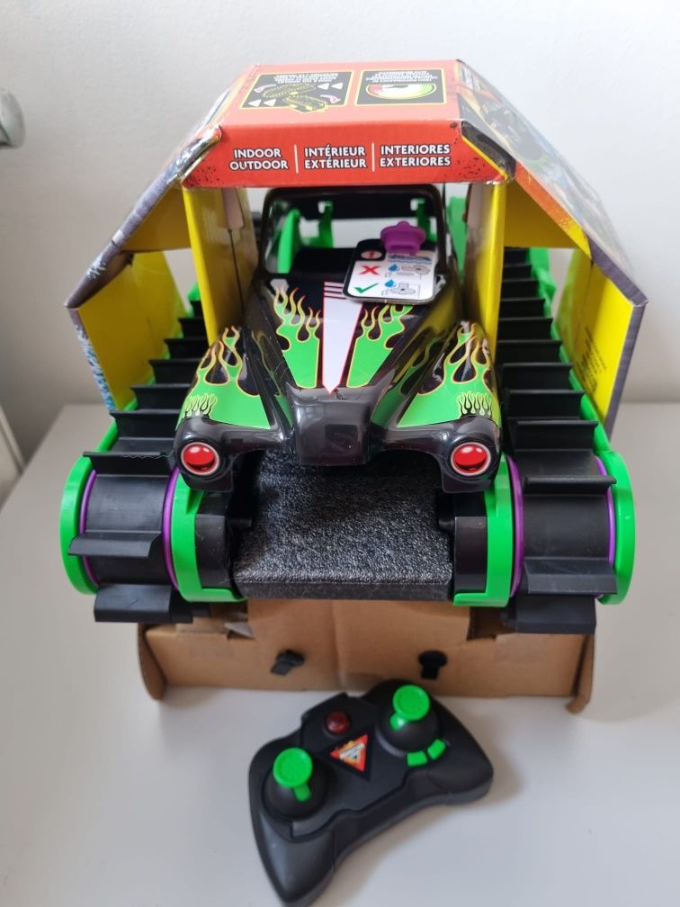 Monster Jam, Grave Digger Trax – bardzo mocny, zdalnie sterowany