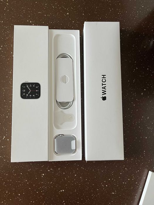 Смарт-годинник Apple Watch SE 44 mm generation  1
