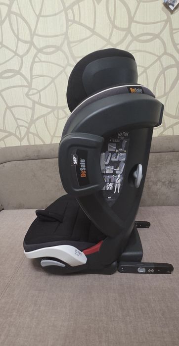 Автокрісло BeSafe iZi Flex Fix i-Size для дітей з 3 до 12 років