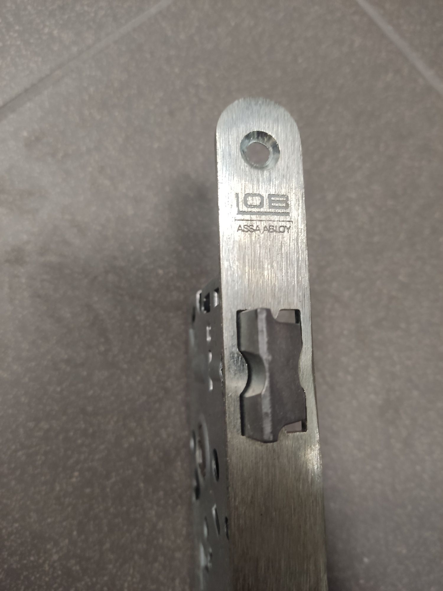 Zamek do drzwi DRE LOB ASSA Abloy srebrny wpuszczany prawy