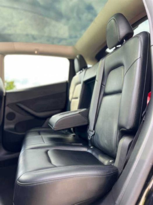 Tesla Model Y Long Range      2022