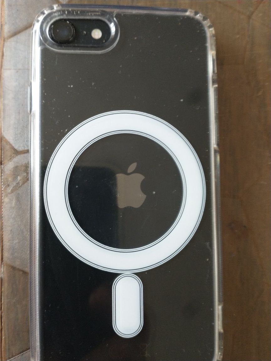 Iphone se 2020 jak nowy