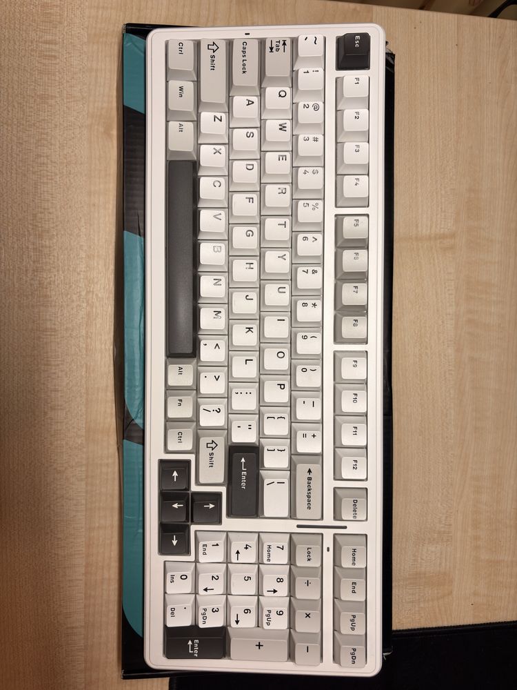 Aula f99 ( як нова )