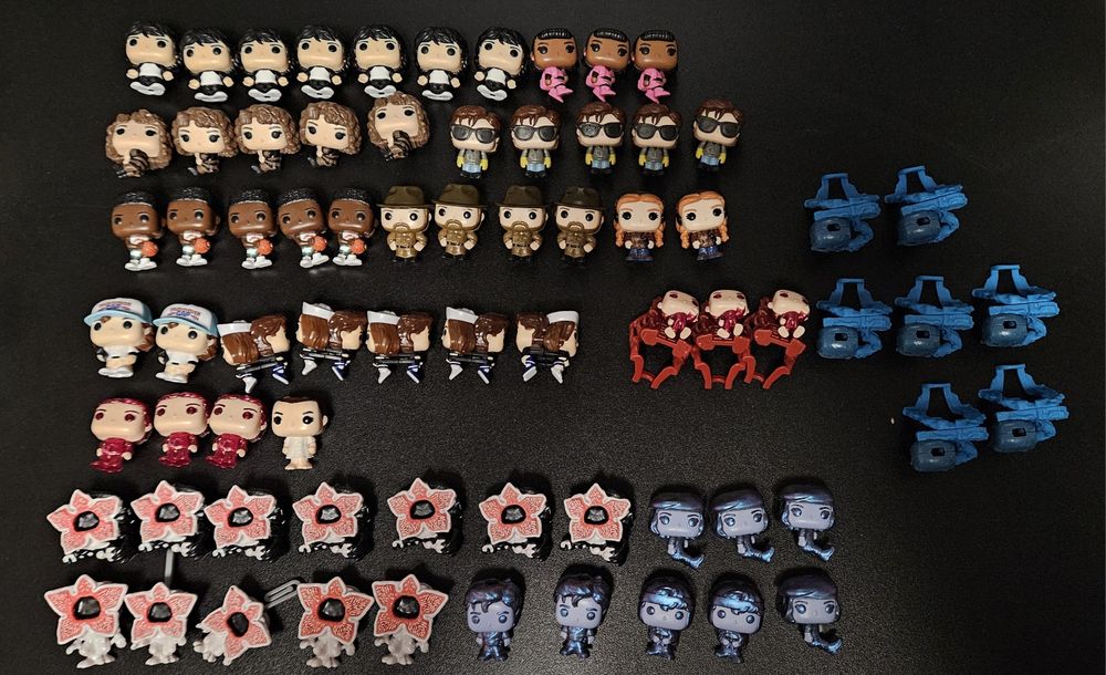 3 figurki stramger things