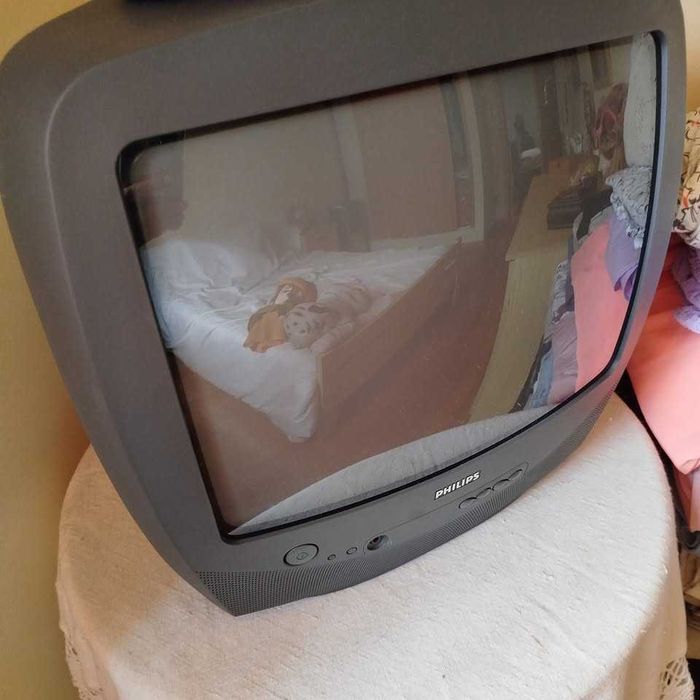 Televisor modelo antigo