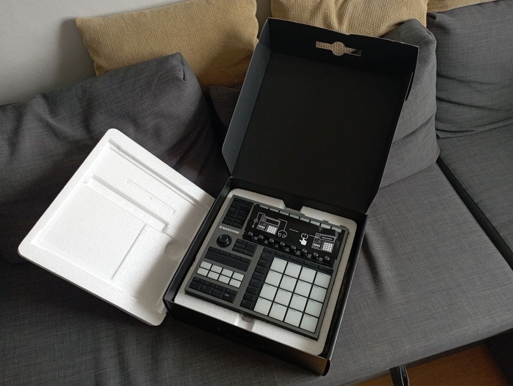 Maschine Plus - Native Instruments