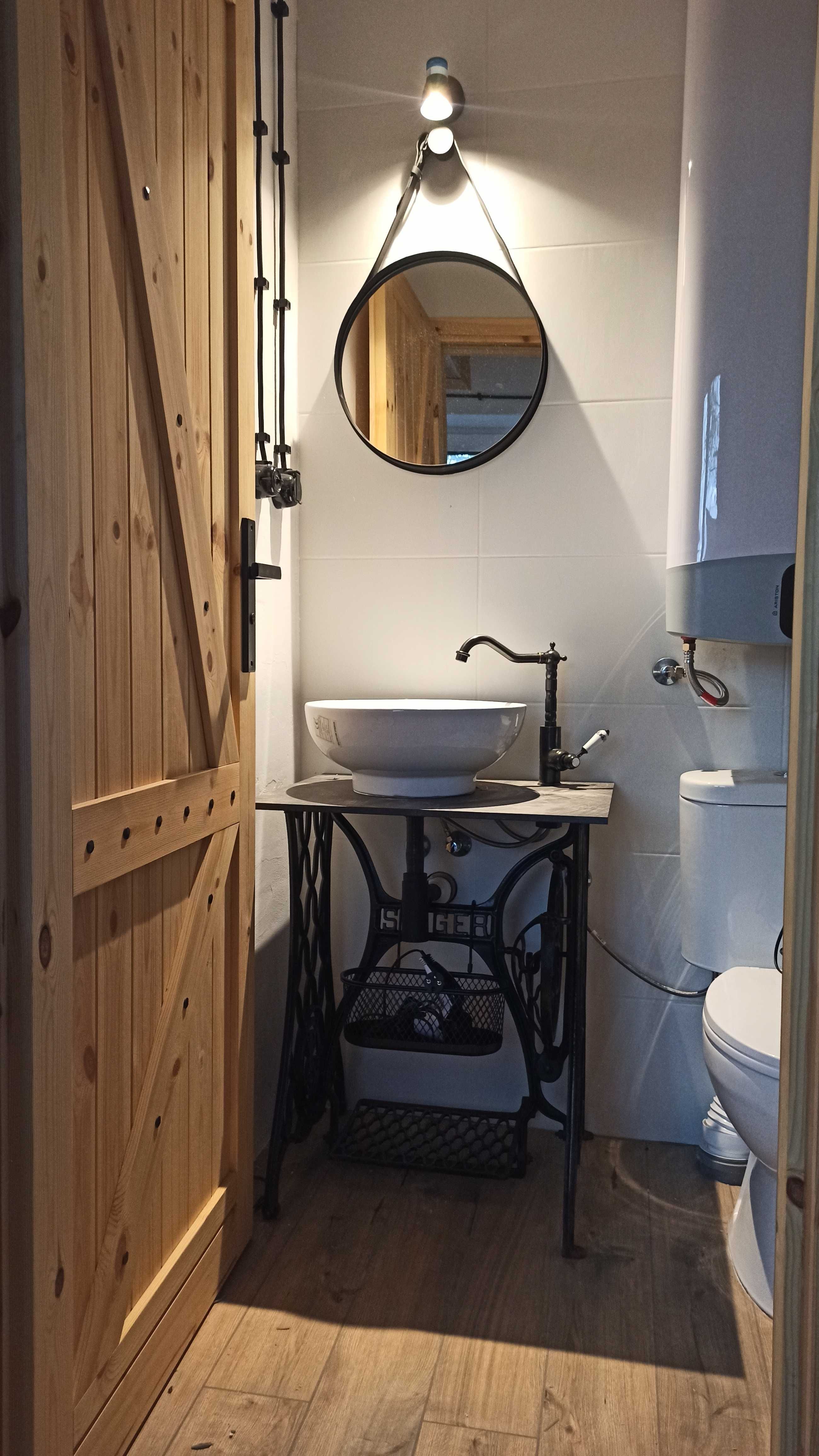 Nowy domek do 18 osób. Sauna, bania z jacuzzi. 90 km od W-wy.