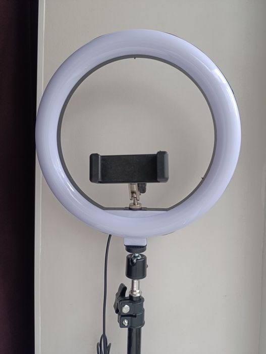 Кільцева лампа для фото і відеозйомки із регулюваним штативом