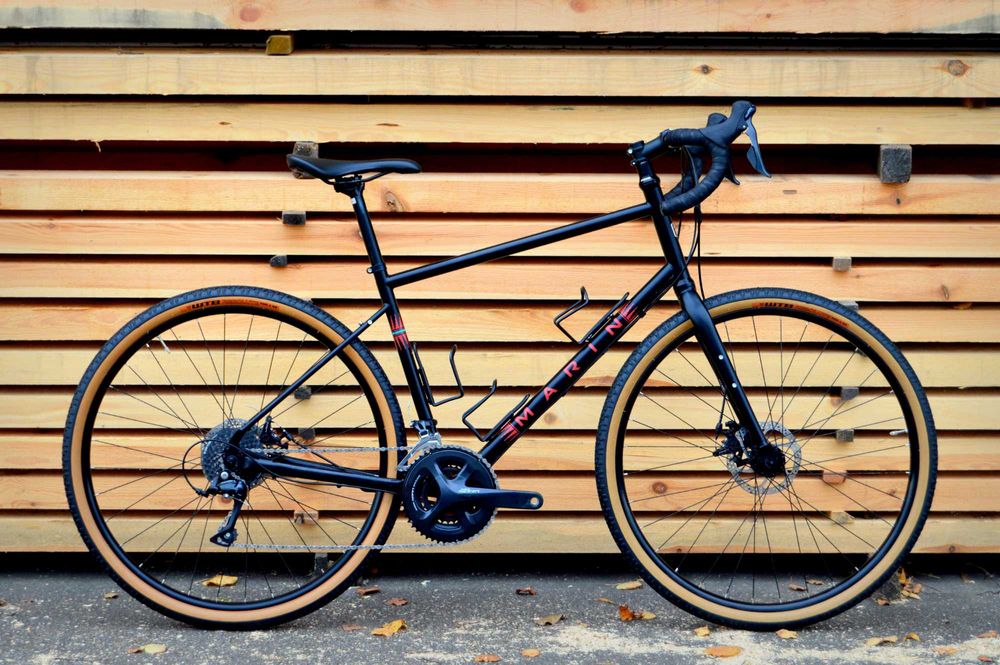 KOMFORTOWY Marin Four Corners L stalowy gravel 3X9 wyprawowy FAKTURA