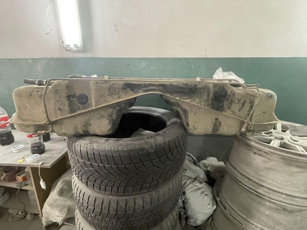 Бак bmw e38 в хорошому стані