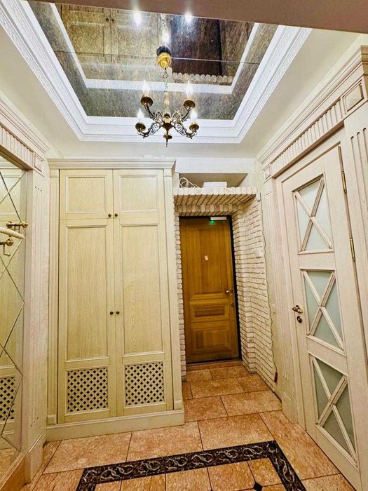 Ярославська, історичний центр, Поділ 2-к. квартира. Оренда