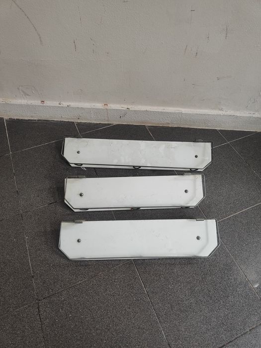 Prateleiras em vidro vintage para casa de banho.