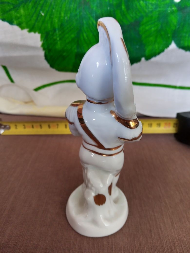 Figurka porcelanowa PRL żołnierz