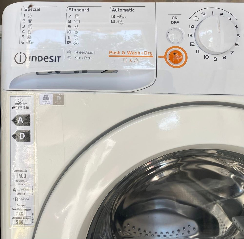 Maquina de Lavar e Secar Roupa Indesit