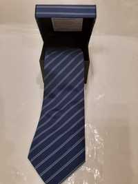Модные галстуки в фирменной упаковке