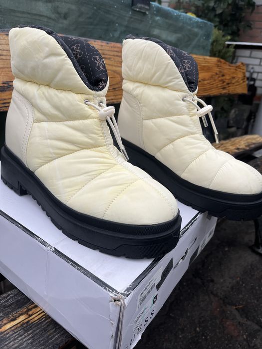 Чоботи-дутіки Guess