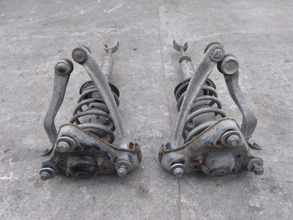 Продам передние стойки на audi a4 b5