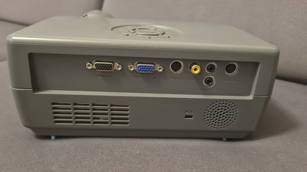 Rzutnik projektor Toshiba TDP-S8