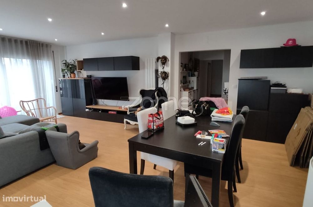 Apartamento T3 Renovado e Equipado no Centro das Taipas